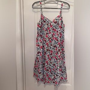 Old navy floral dress size large. Cute tiered detail at the knee